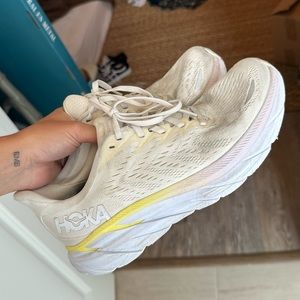 Hoka Clifton 8